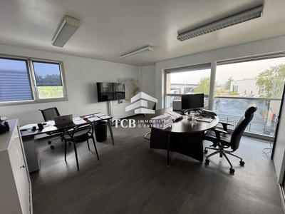 Local d'activités - 1 556 m²