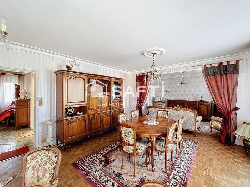 Maison - 211 m² - 7 pièces