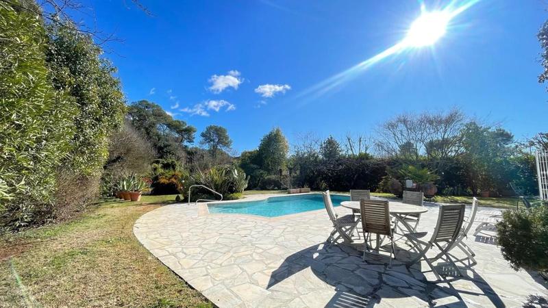 Maison - 224 m² - 8 pièces