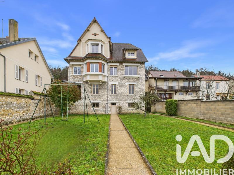 Maison - 209 m² - 9 pièces