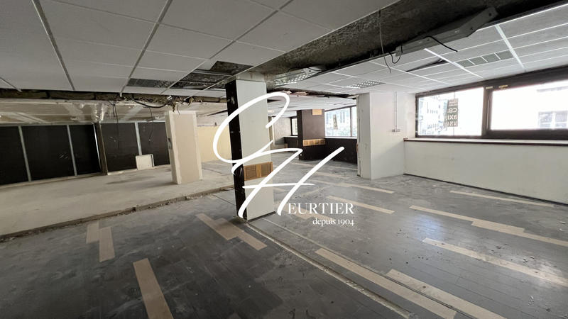 Local commercial - 317 m²