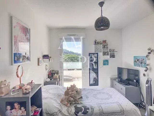 Appartement - 100 m² - 4 pièces