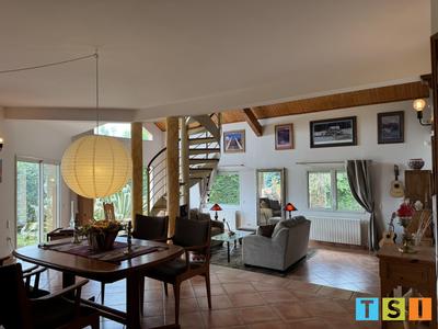 Maison - 365 m² - 7 pièces