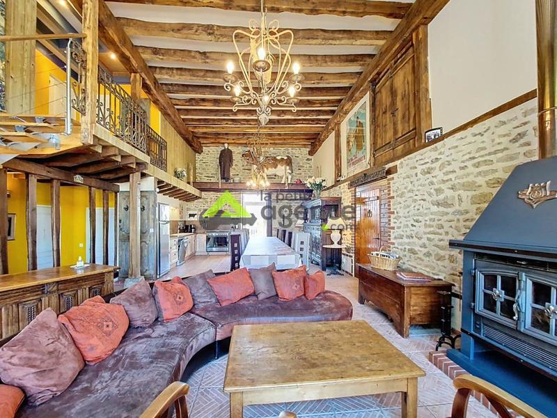 Propriété - 270 m² - 11 pièces