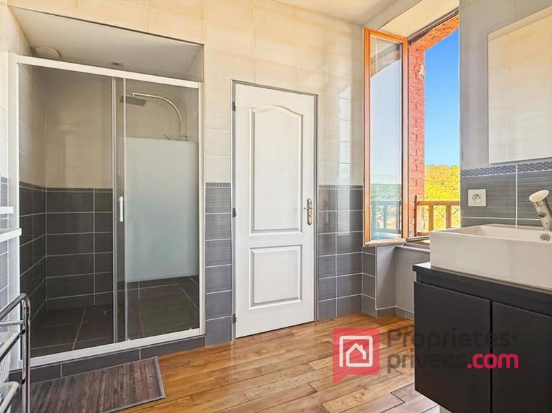 Maison - 190 m² - 8 pièces