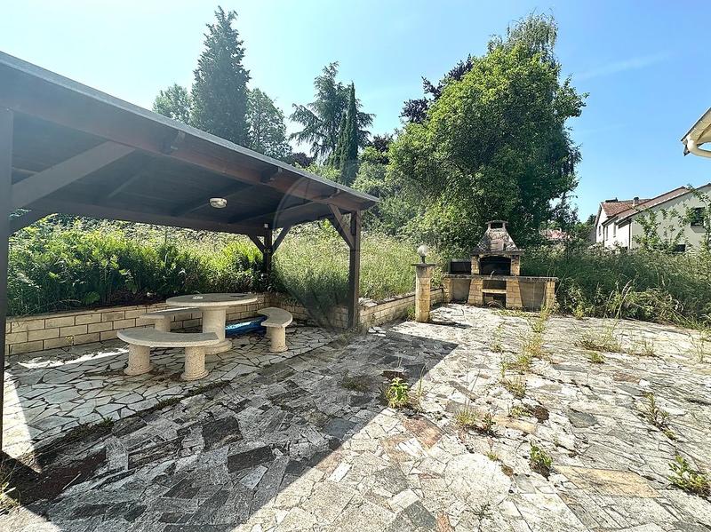 Maison - 181 m² - 9 pièces