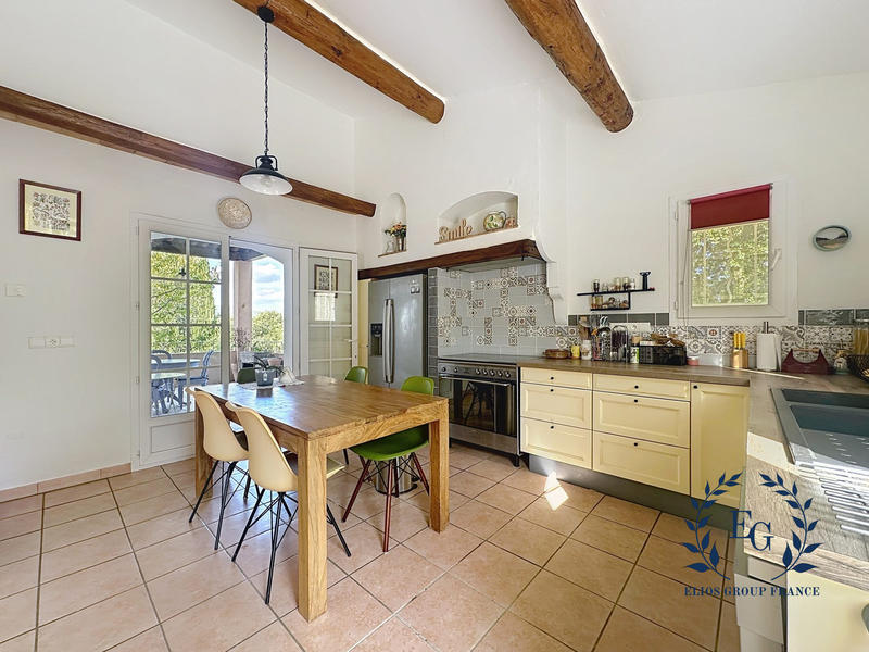 Maison - 216 m² - 7 pièces