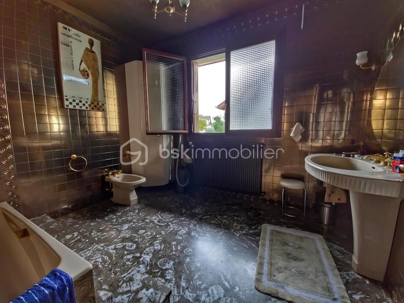 Maison - 210 m² - 7 pièces