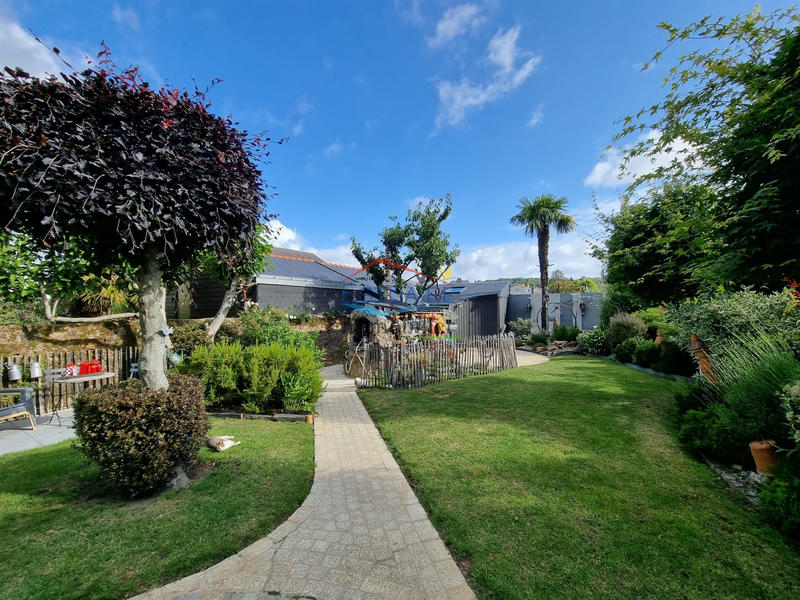 Maison - 239 m² - 10 pièces