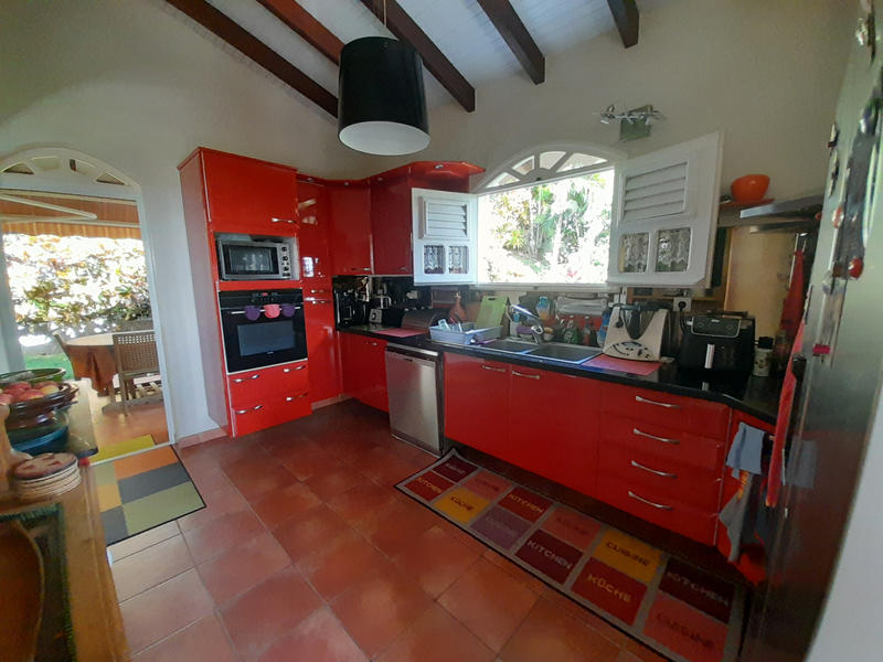 Maison - 240 m² - 9 pièces