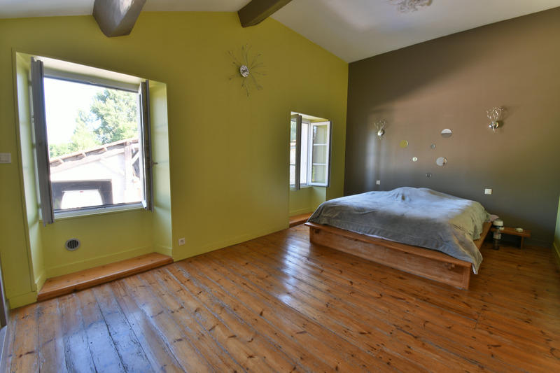 Maison - 220 m² - 8 pièces