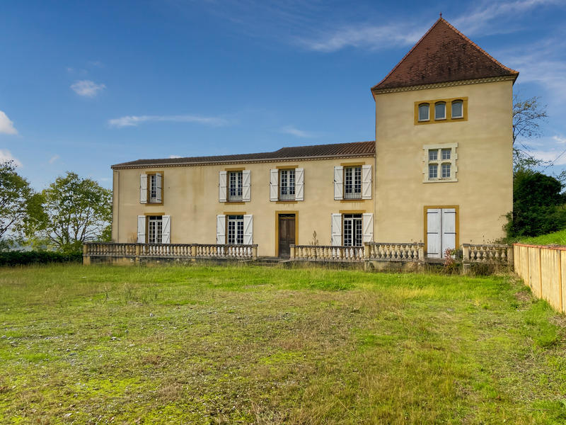 Maison - 327 m² - 6 pièces
