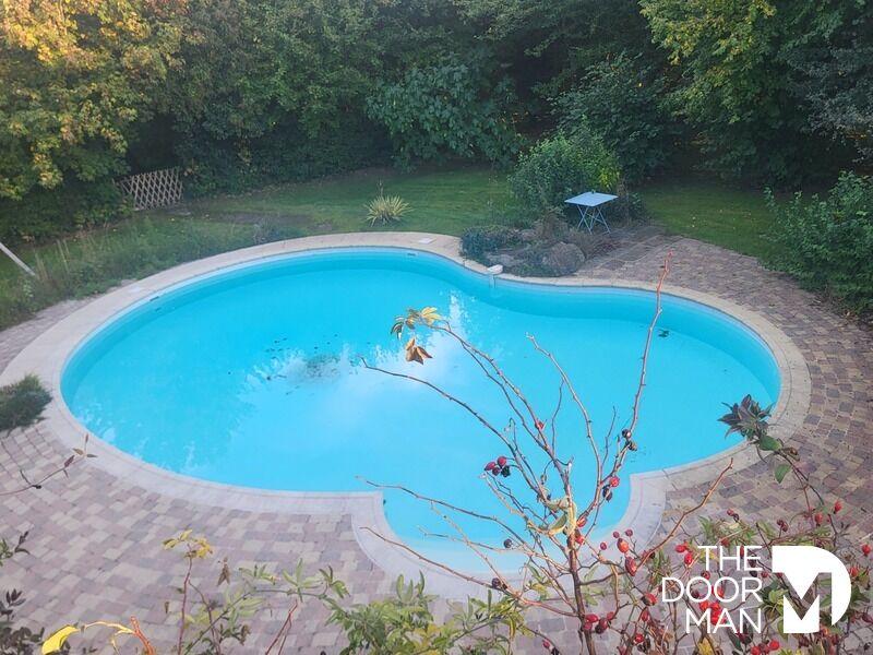 Propriété - 260 m² - 8 pièces