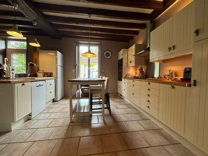 Maison - 240 m² - 8 pièces