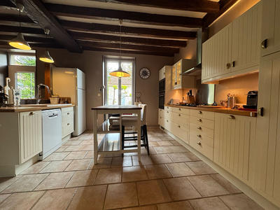 Maison - 240 m² - 8 pièces