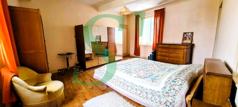 Maison - 216 m² - 10 pièces