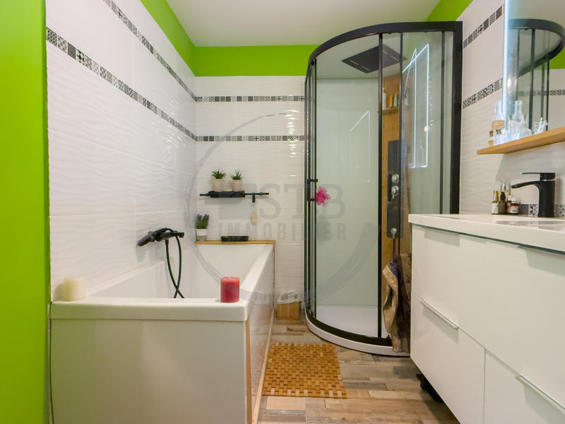 Maison - 198 m² - 6 pièces