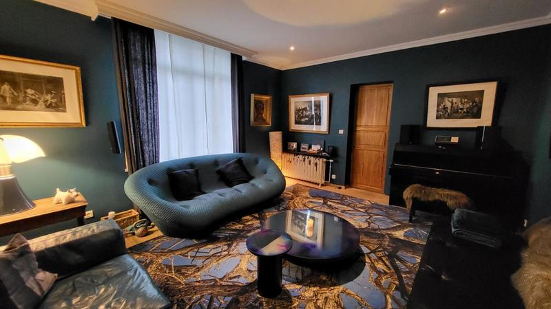 Maison - 305 m² - 10 pièces