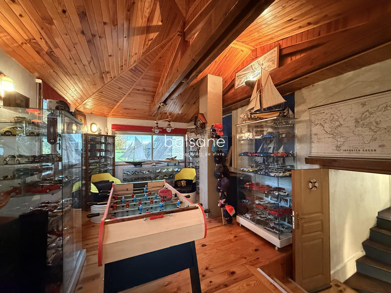 Maison - 226 m² - 8 pièces