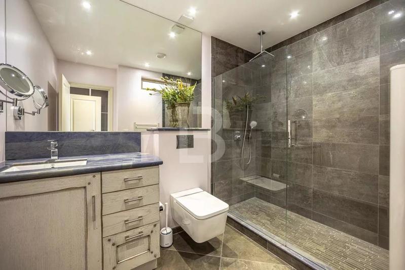 Propriété - 390 m² - 12 pièces