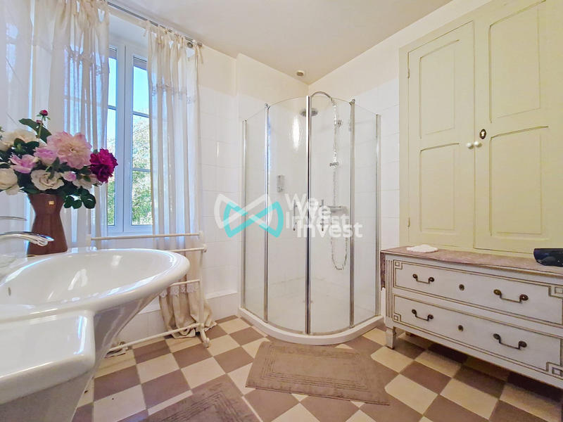 Maison - 445 m² - 7 pièces