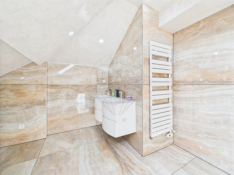 Maison - 255 m² - 6 pièces