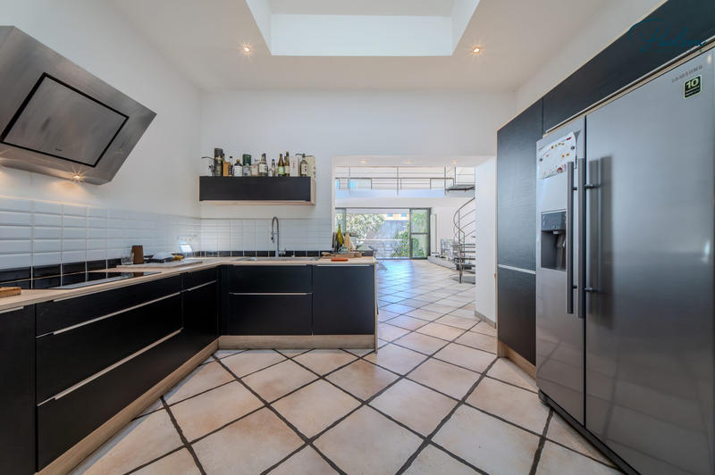 Maison - 203 m² - 6 pièces