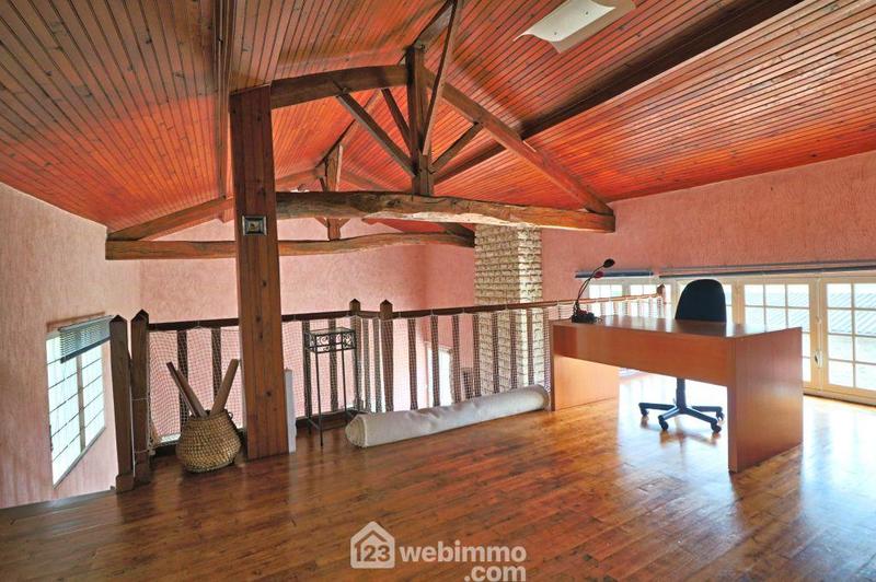 Maison - 240 m² - 8 pièces