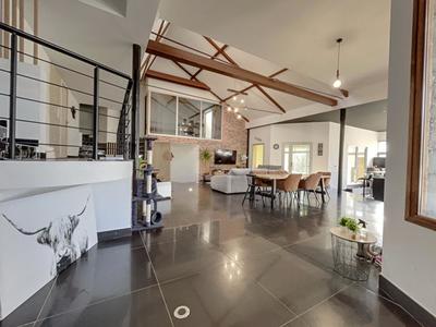 Maison - 300 m² - 9 pièces