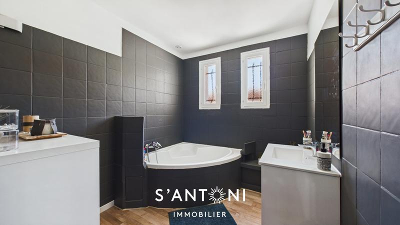 Maison - 140 m² - 6 pièces