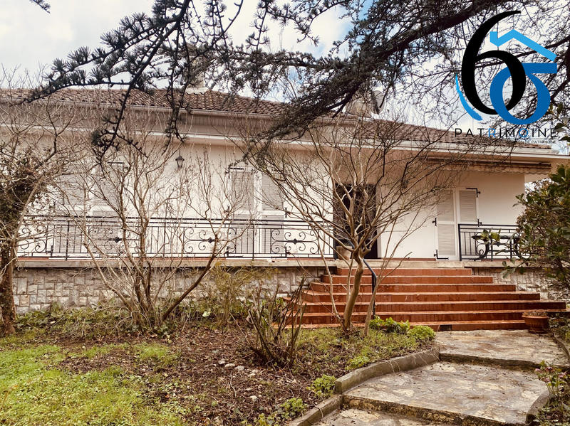 Maison - 218 m² - 7 pièces