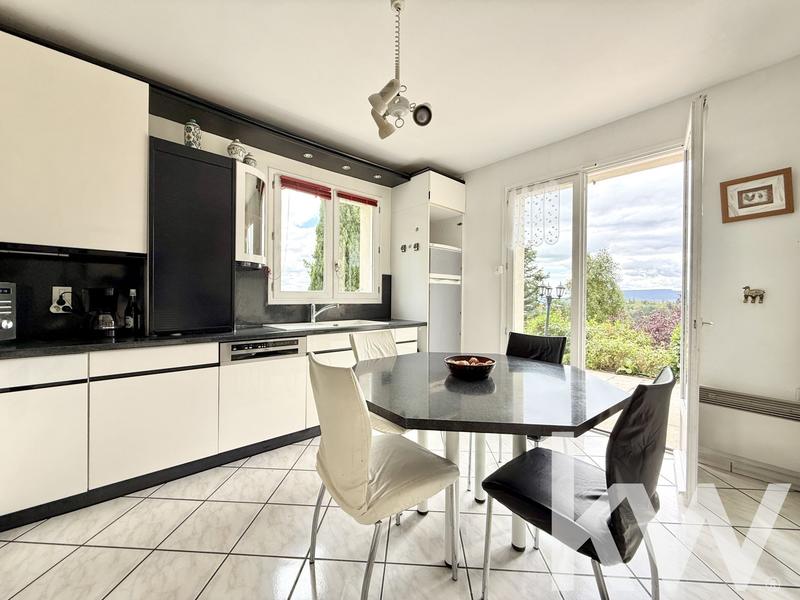 Maison - 166 m² - 9 pièces