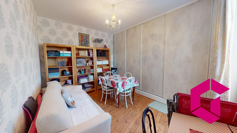 Maison - 337 m² - 9 pièces