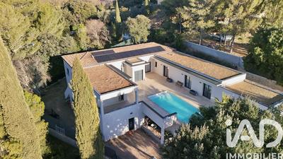 Maison - 229 m² - 5 pièces