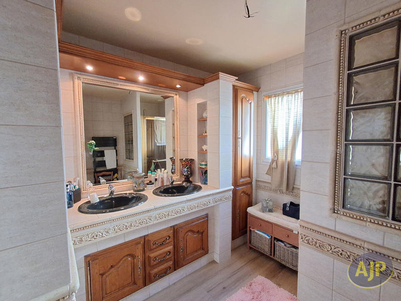 Maison - 139 m² - 7 pièces