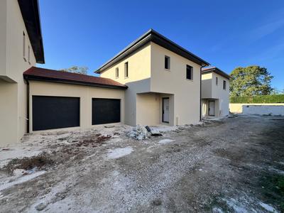 Maison - 96 m² - 4 pièces