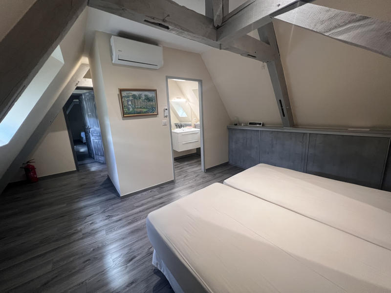 Maison - 279 m² - 9 pièces