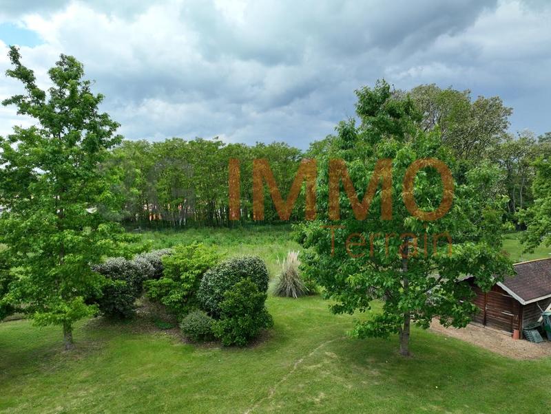 Terrain constructible - 1 250 m²