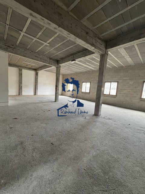 Local d'activités - 1 500 m²