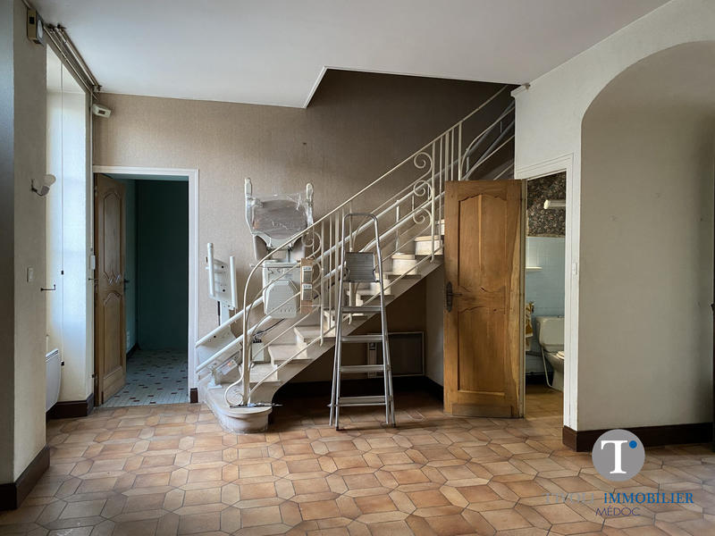 Maison - 215 m² - 7 pièces