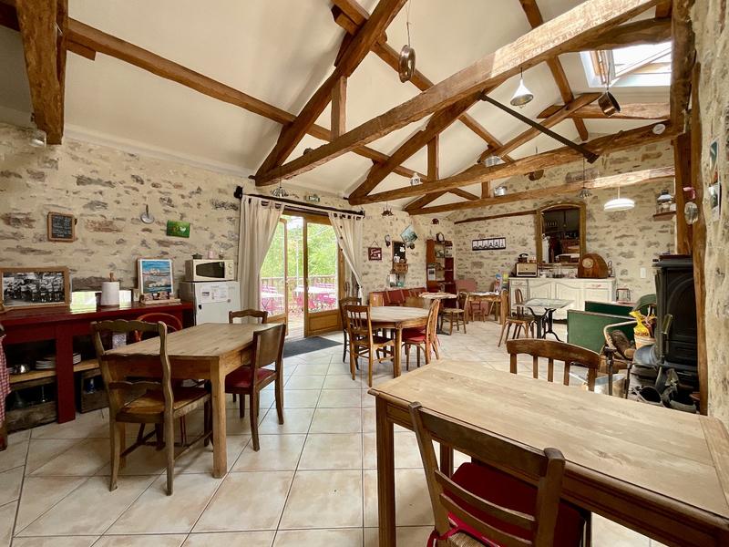 Maison - 430 m² - 16 pièces