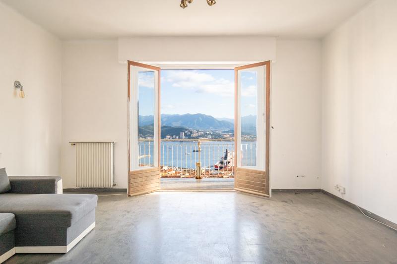 Appartement - 93 m² - 4 pièces