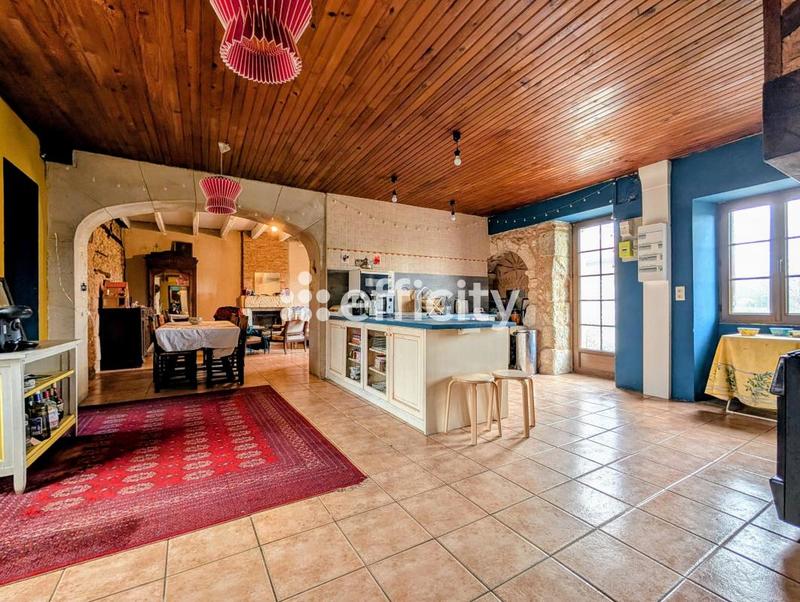 Maison - 205 m² - 10 pièces