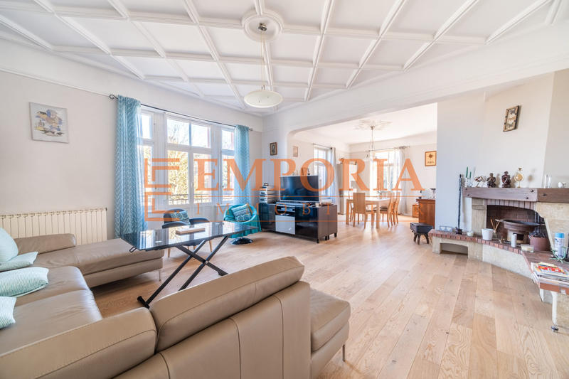 Appartement - 155 m² - 6 pièces