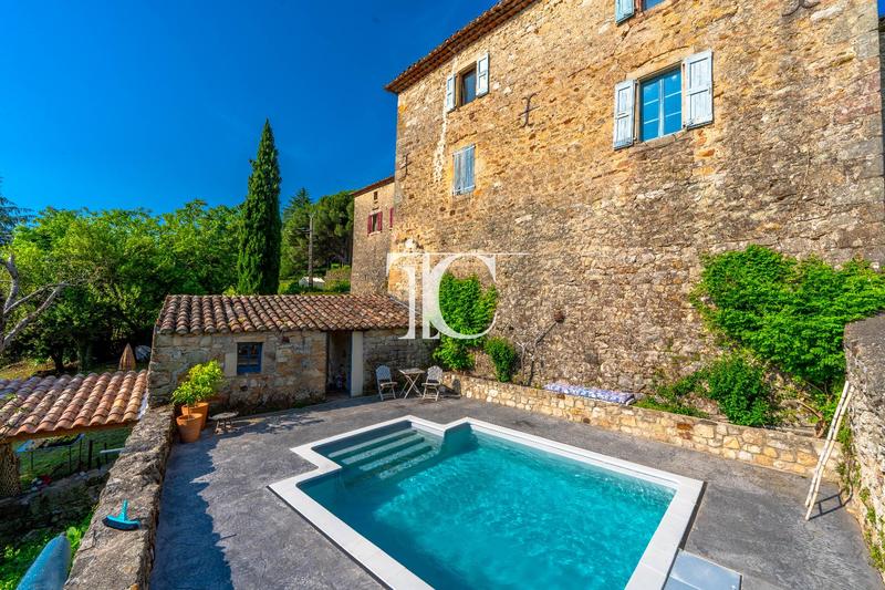 Maison - 141 m² - 6 pièces