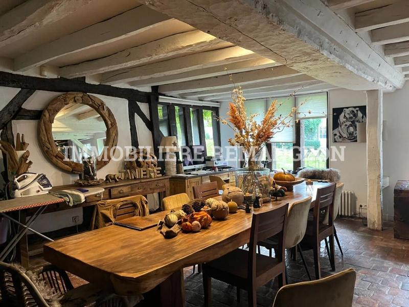 Demeure - 335 m² - 12 pièces