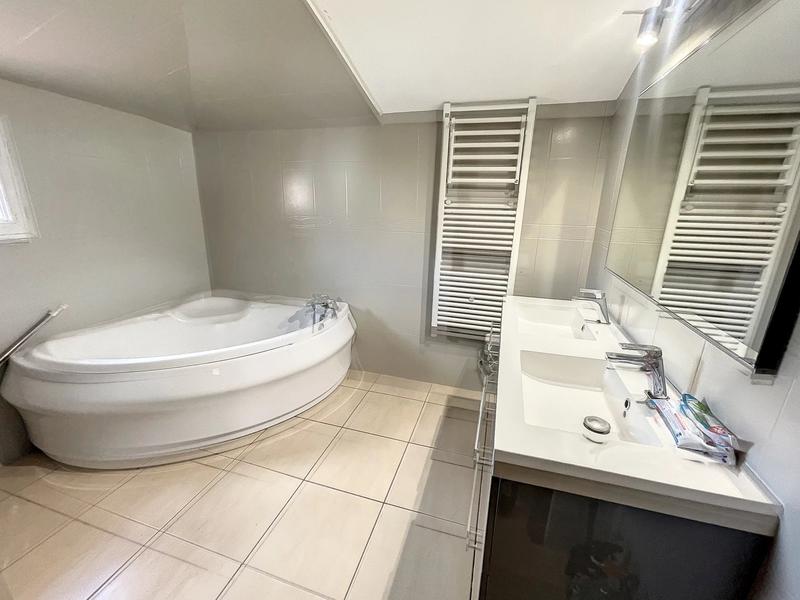 Maison de ville - 111 m² - 4 pièces