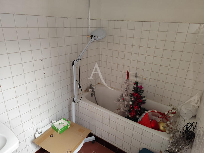 Local commercial - 86 m² - 5 pièces