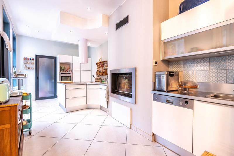 Maison - 360 m² - 9 pièces