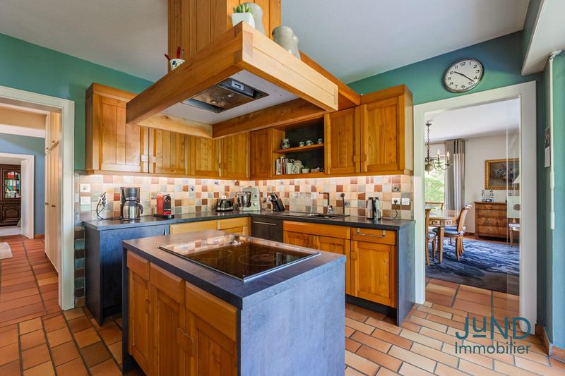 Maison - 280 m² - 8 pièces